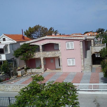 Apartmani Mira Vir Esterno foto