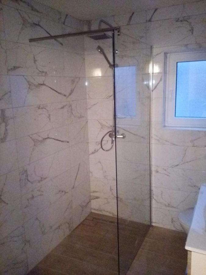 Apartmani Mira Vir Esterno foto