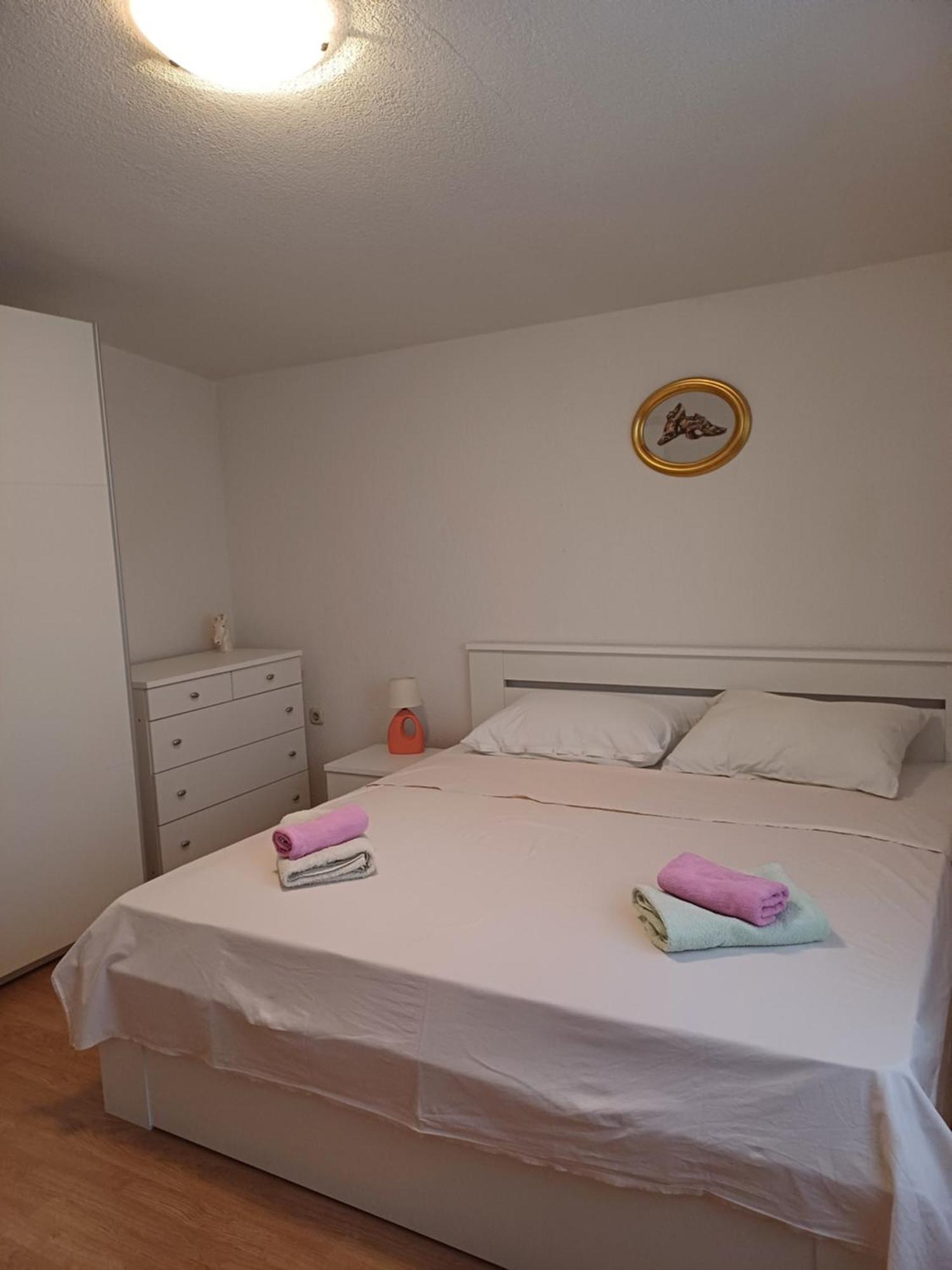 Apartmani Mira Vir Esterno foto