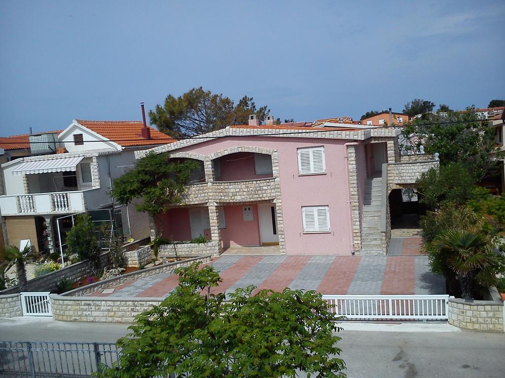 Apartmani Mira Vir Esterno foto